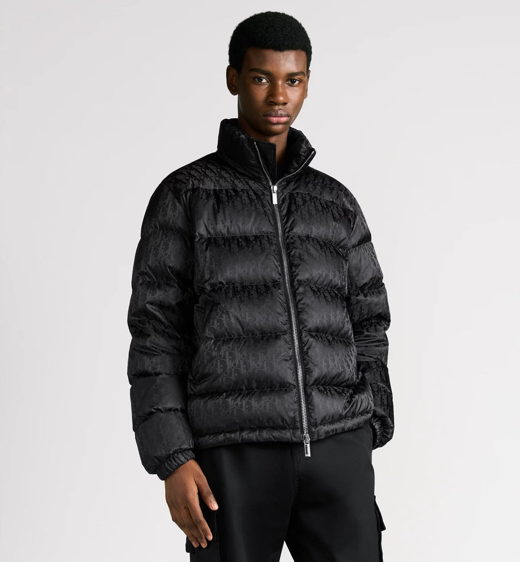 "D" Oblique Puffer Schwarz 1